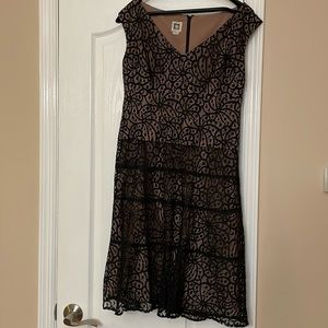 Women’s size 6 black dress.  Great condition. Anne Klein.